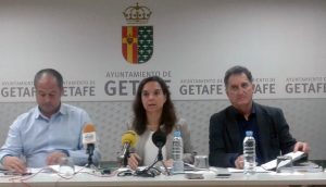 Javier Santos (IUCM), a la izquierda de la imagen